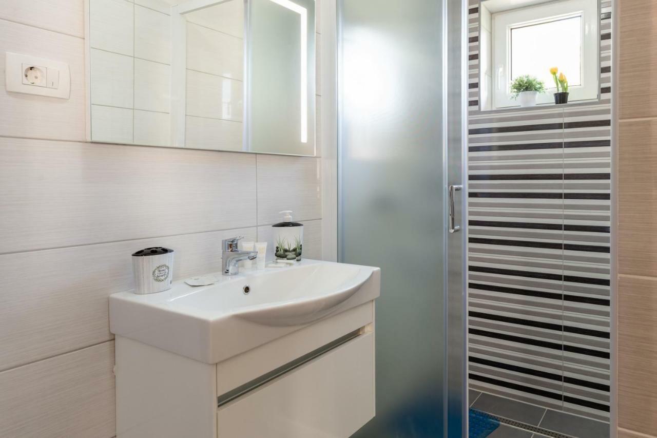 Studio Apartments Eagle ラコヴィツァ エクステリア 写真
